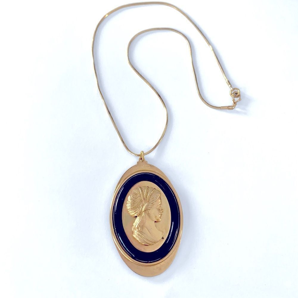 Vintage Avon Gold Cameo Pendant Necklace